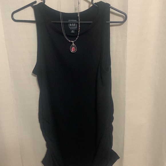Black maternity tank- Gap - Picture 6 of 6